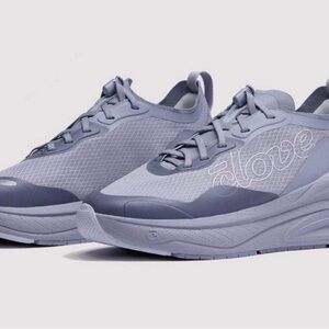 Ćloves Alto Eventide Women’s size 6 in Skyblue